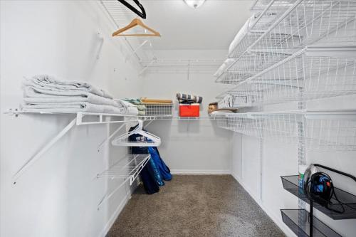 Φωτογραφία από το άλμπουμ του Relaxing 4-Bedroom Home & Private Pool σε Port Saint Lucie