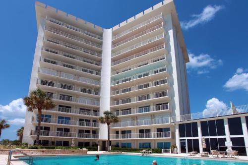 Πισίνα στο ή κοντά στο Gorgeous Gulf views await from this 3BR condo on Longboat Key