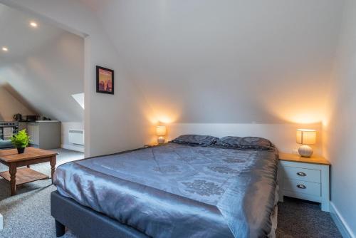 Ένα ή περισσότερα κρεβάτια σε δωμάτιο στο Beautiful new apartment with sheltered parking
