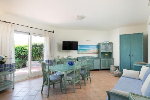 Η κουζίνα ή μικρή κουζίνα στο Villa with Pool overlooking Tavolara - Porto San Paolo