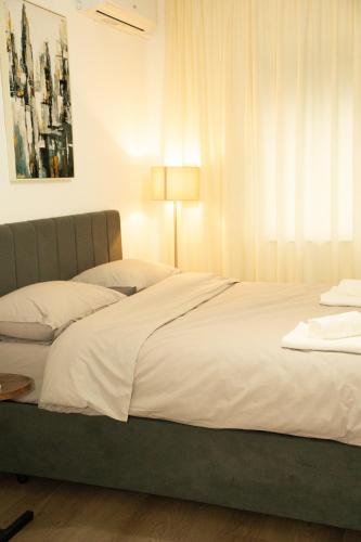 Ένα ή περισσότερα κρεβάτια σε δωμάτιο στο Bonki Apartment