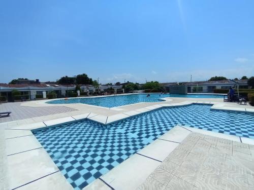 a swimming pool on top of a building at CASA VACACIONAL FLANDES TOLIMA, GIRARDOT Conjunto PRIVADO in Flandes