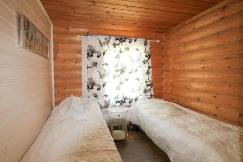 Ένα ή περισσότερα κρεβάτια σε δωμάτιο στο Matikkala Cottages