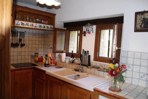 Η κουζίνα ή μικρή κουζίνα στο Mas provencal traditionnel