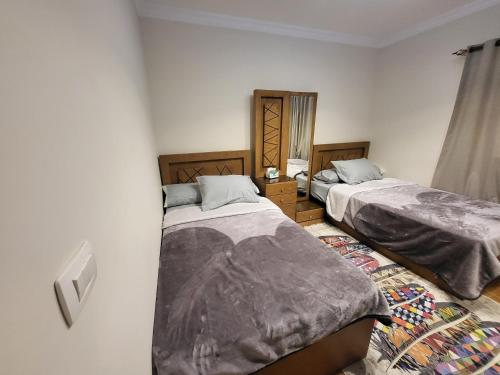 Postel nebo postele na pokoji v ubytování La Casa Chic retreat New cairo