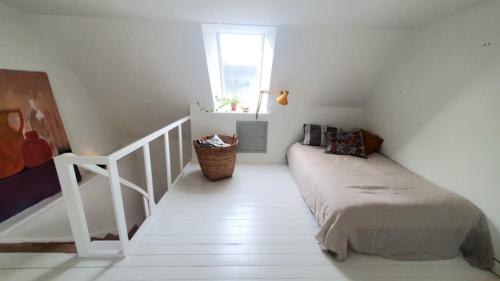 Postel nebo postele na pokoji v ubytování Idyllisk bolig i skoven