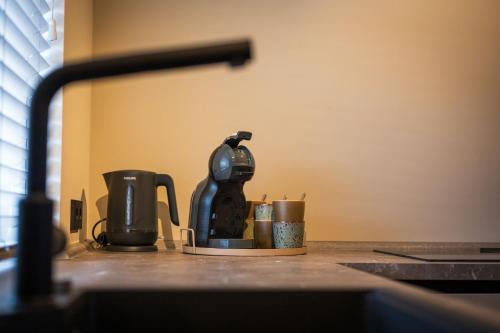a coffee maker sitting on top of a counter at Os Hoes 1851 in Nuth