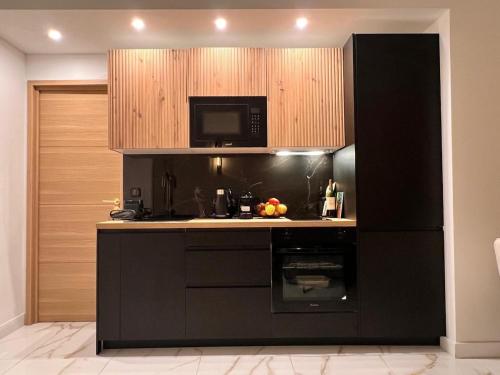 Luxury Appartment with terrace and side sea view