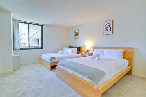 Giường trong phòng chung tại Leave Your Worries Behind & Relax in This Apt