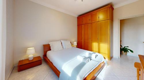 3 Bedroom flat, 50 metres from Monaco!