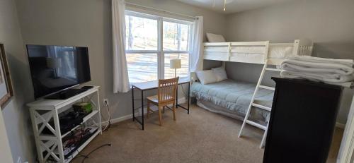 Gallery image of The Hideaway House- 3 bedroom with Hot Tub, Fenced Yard, Lake Access in Swanton