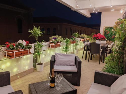 La Dolce Vita Of Via Veneto - Prestigious Apartment With Wonderful Terrace In the Historic Center