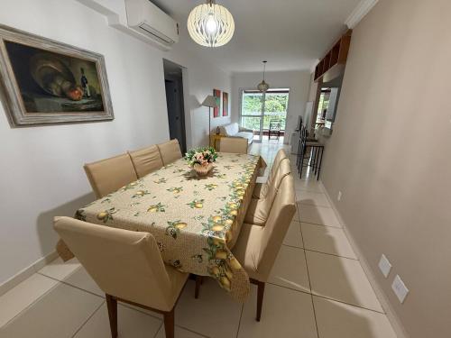 Zona de estar de Bertioga, clube completo com piscina aquecida