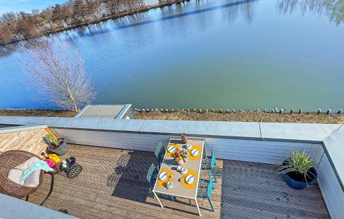 Výhled na řeku, která protéká v blízkosti apartmánu