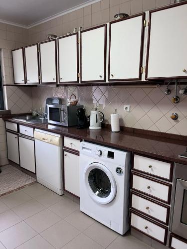 Η κουζίνα ή μικρή κουζίνα στο Azores Ocean View Apartment