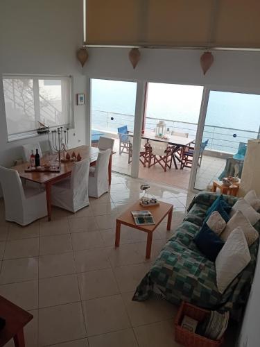 Beach Artemisia Malibu style town house sleep 6