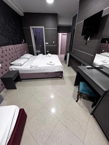 Un pat sau paturi într-o cameră la Hotel Delight