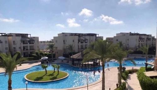 Πισίνα στο ή κοντά στο شاليه بقرية نيس4