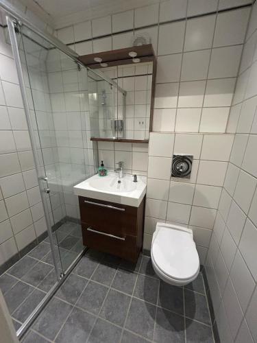 Afbeelding uit fotogalerij van Hus med 2 leiligheter in Kristiansand