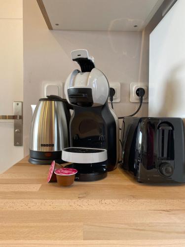 Kemudahan buat kopi dan teh di L'Espérance vue sur la Loire et la vigne 2