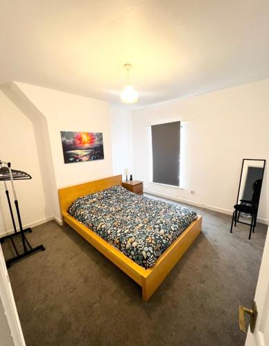 a bedroom with a bed in a room at Cute two bedroom house with free street parking in Liverpool