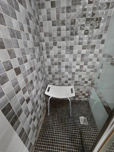 a bathroom with a shower with a toilet in it at En Madrid, amplio, especial grupos o familias in Leganés