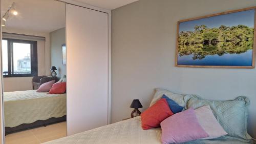 a bedroom with a bed and a painting on the wall at Skylux 3003 in Rio de Janeiro