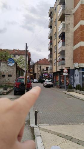 El barrio en el que está el departamento o un barrio cercano