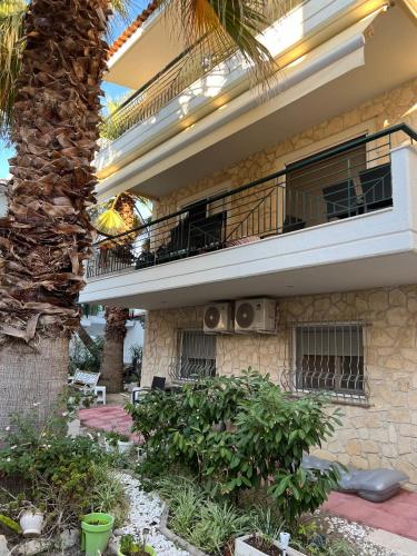 Το κτήριο όπου στεγάζεται  το διαμέρισμα