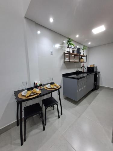 Η κουζίνα ή μικρή κουζίνα στο Lofts Indaiatuba
