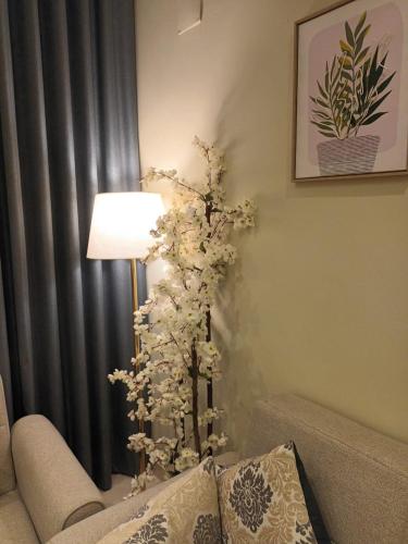 Χώρος καθιστικού στο Alrawdah Luxury 3 Bedroom Apartment 5 Mins Drive to Haram الروضة للشقق الفاخرة