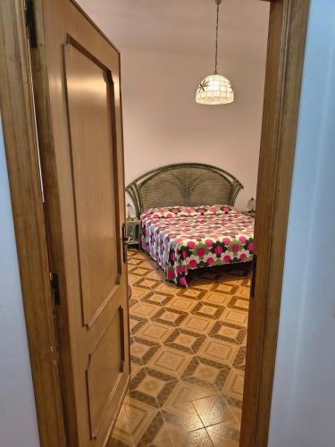 an open door to a bedroom with a bed at Domo de Logu ORIZONTE CÒRSICA in Santa Teresa Gallura
