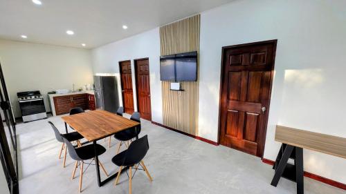 Μια τηλεόραση ή/και κέντρο ψυχαγωγίας στο Los Mangos Nosara