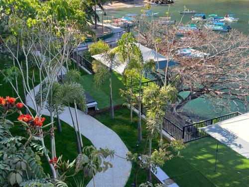 Κήπος έξω από το Puerto Vallarta South Shore Luxury Suites,