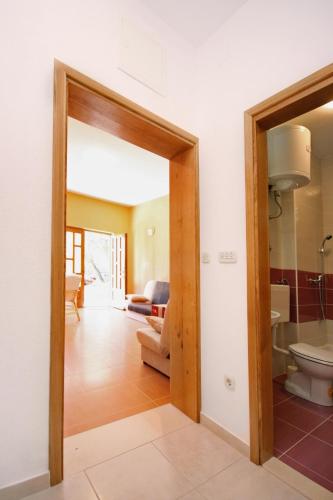 Apartments with parking space Makarska - 6768
