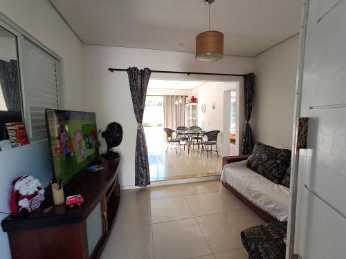 a living room with a couch and a table at Casa Governador Celso Ramos, praia Caieira do Norte in Governador Celso Ramos
