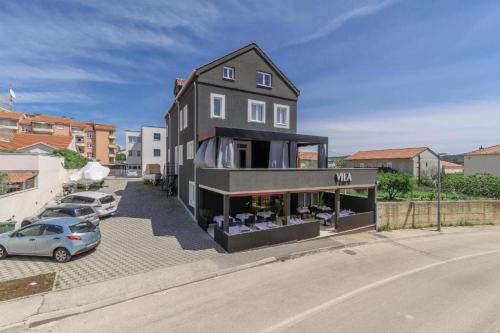 Rooms with a parking space Trogir - 24051