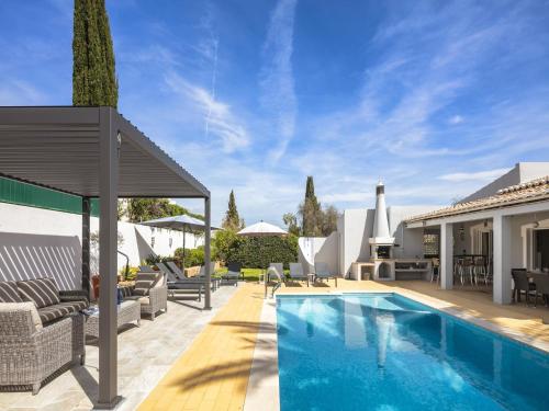 Villa in coastal town of Carvoeiro, Algarve