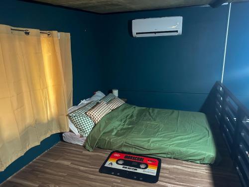 Postel nebo postele na pokoji v ubytování Stylish Loft Near Masa San Juan