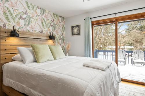 Ένα ή περισσότερα κρεβάτια σε δωμάτιο στο Near Ithaca!Hot Tub! LRG Home!Sleeps 12! Dogs ok!