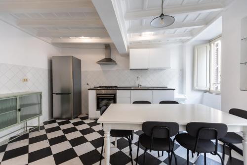 Η κουζίνα ή μικρή κουζίνα στο Piazza Navona Classy & Large Apartment