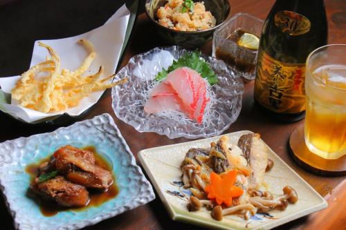 インの敷地内または近くでの食事または食べ物