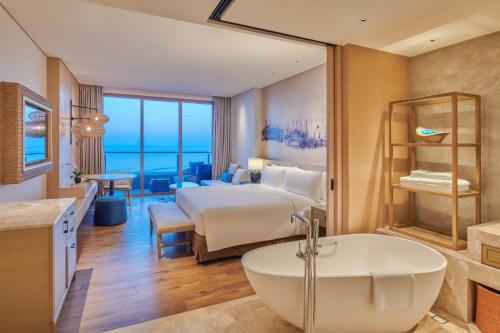 Koupelna v ubytování DoubleTree by Hilton Shanwei