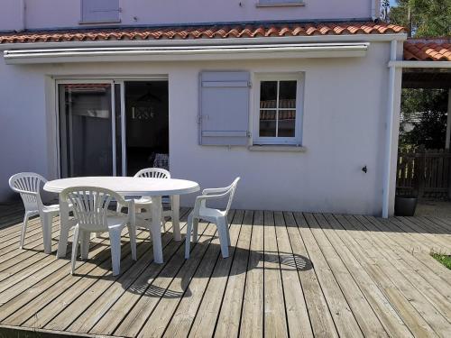 Maison sous les pins pour 4/5 personnes, plage proche, parking privatif - FR-1-357-262