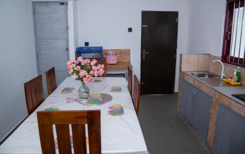 Una cocina o zona de cocina en Star Palace - Balapitiya
