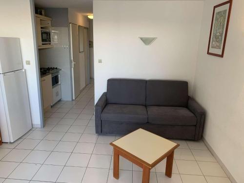Photo de la galerie de l'établissement Appartement 2 Pièces avec Terrasse et Parking à 50m Plage - Port Camargue - FR-1-731-136, au Grau-du-Roi
