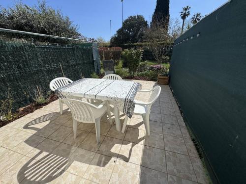 Studio cabine avec terrasse et parking au Cap d'Agde - FR-1-749-95