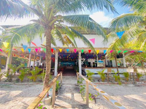 Zahrada ubytování Koh Rong Beach Hostel and Bungalows
