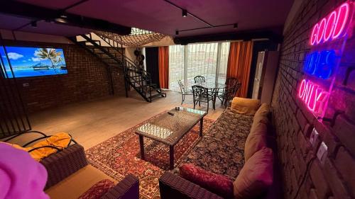 TV a/nebo společenská místnost v ubytování Premium hostel