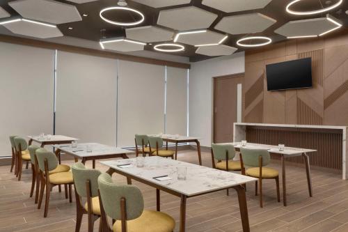 TV a/nebo společenská místnost v ubytování Hyatt Place Windsor